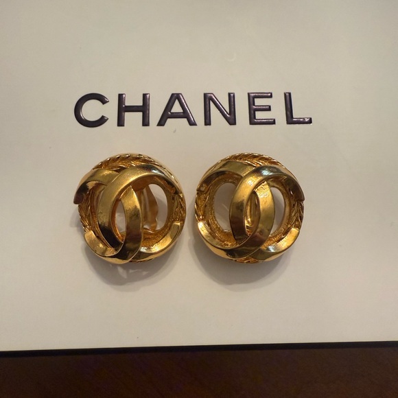 Chanel Gold Interlocking CC Earrings - Picture 1 of 2